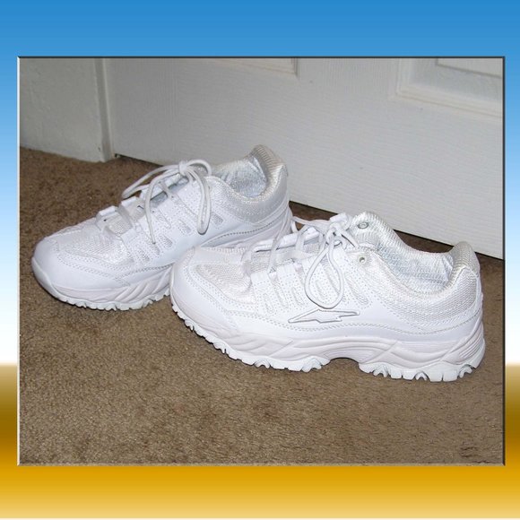 Ladies size 9 AVIA White Sneakers WORN ONCE! - Picture 1 of 10